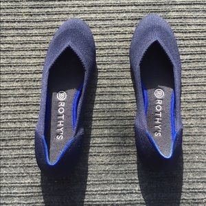 Round tip very comfortable and very cute.